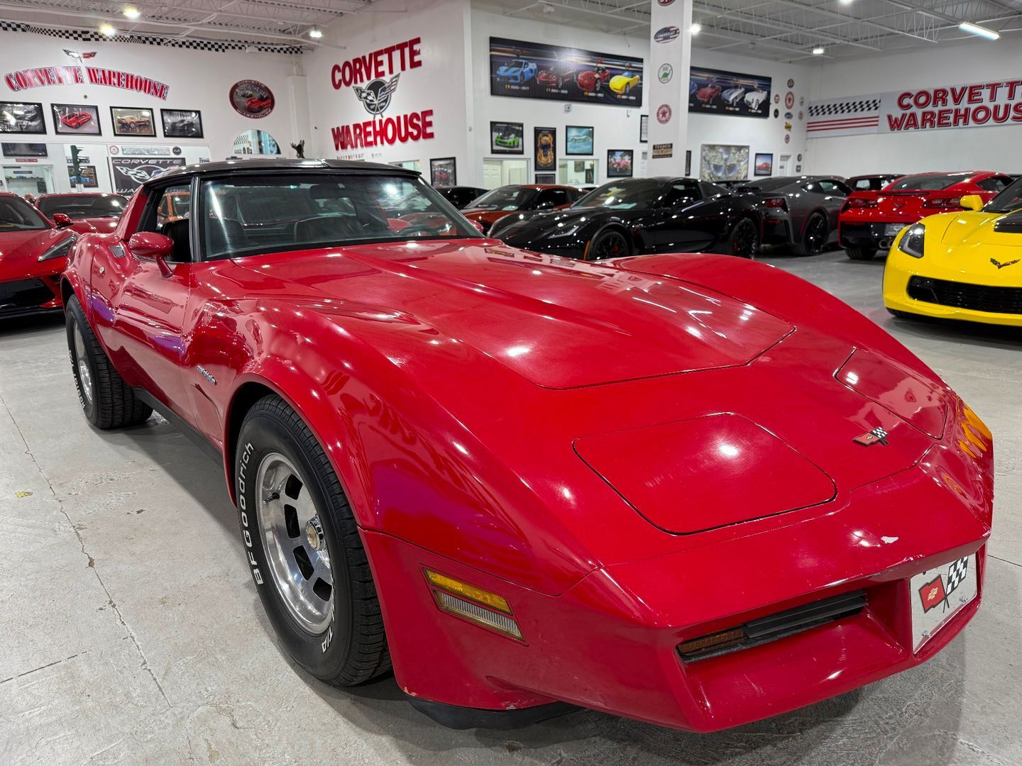 Chevrolet-Corvette-1982-Coupe-3