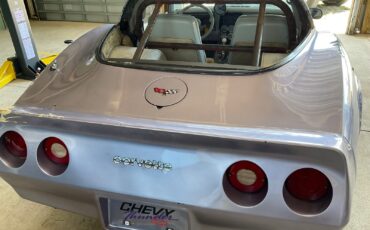 Chevrolet-Corvette-1982-Coupe