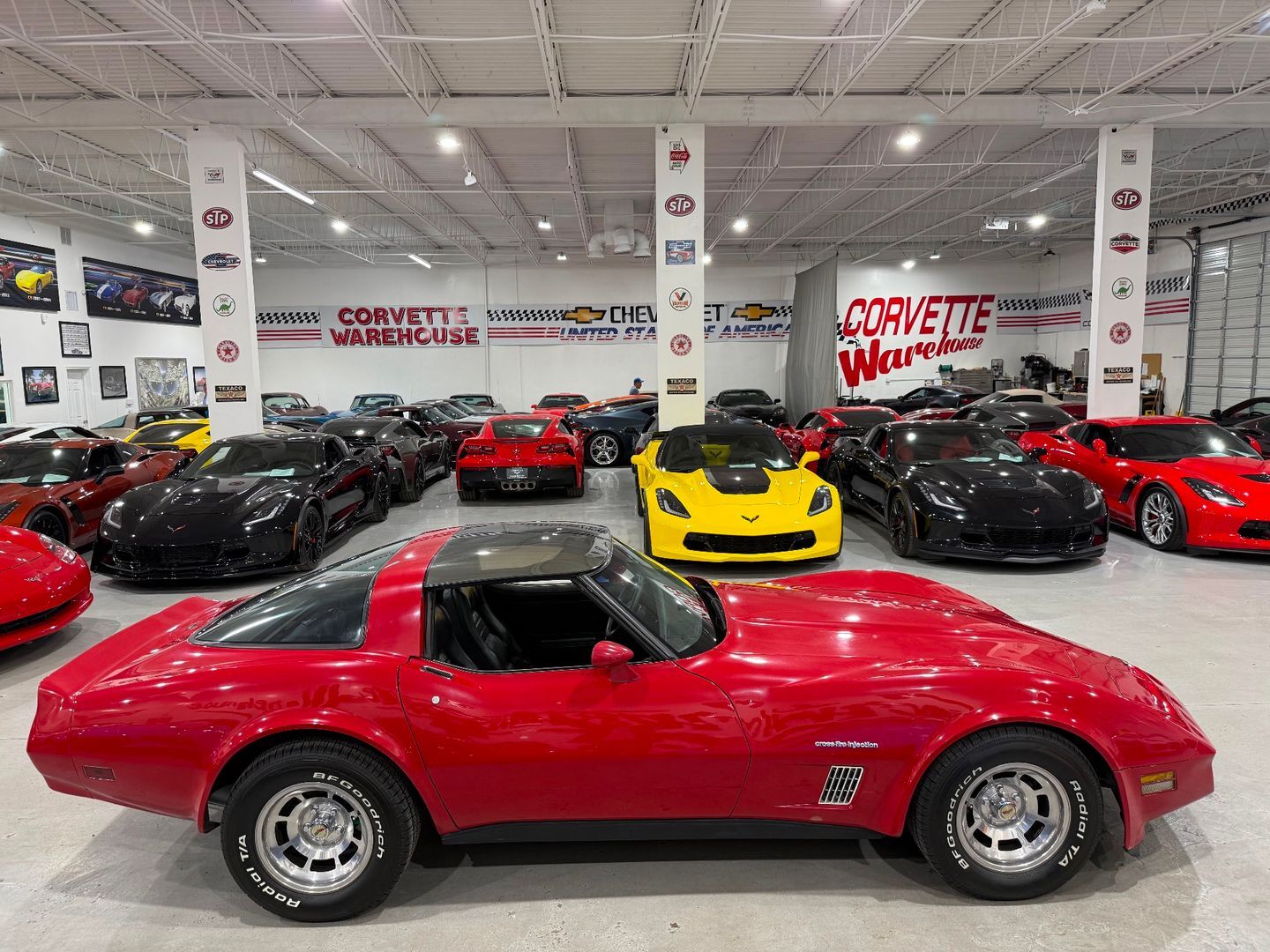 Chevrolet-Corvette-1982-Coupe-4
