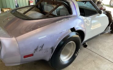 Chevrolet-Corvette-1982-Coupe-4