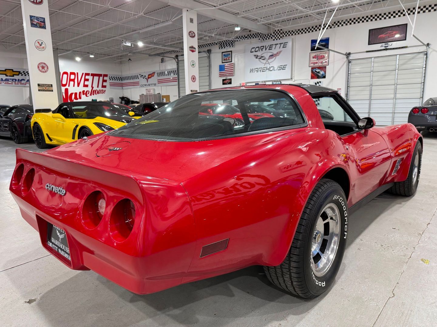 Chevrolet-Corvette-1982-Coupe-5
