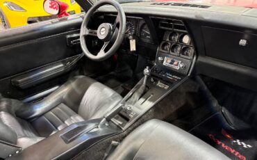 Chevrolet-Corvette-1982-Coupe-9