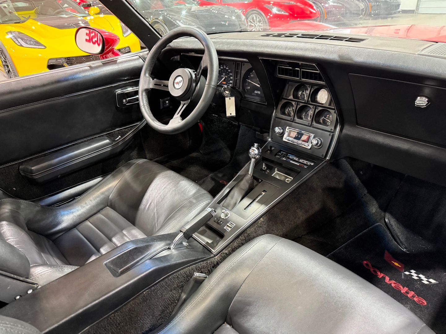 Chevrolet-Corvette-1982-Coupe-9