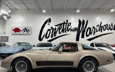 Chevrolet-Corvette-1982-Hatchback-1
