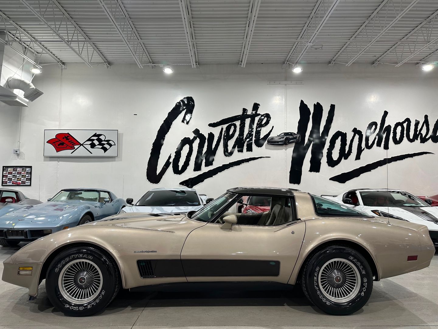 Chevrolet-Corvette-1982-Hatchback-1