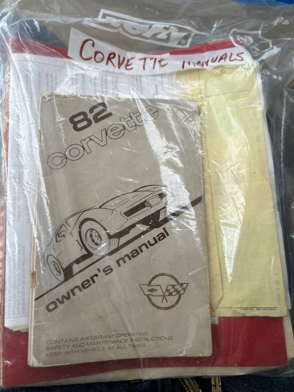 Chevrolet-Corvette-1982-Hatchback-23