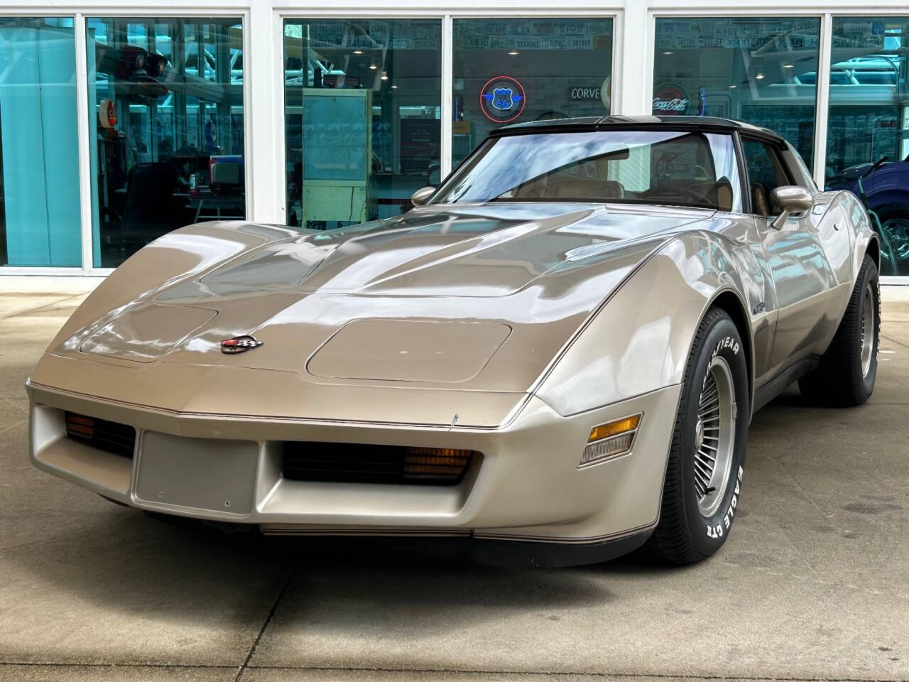 Chevrolet-Corvette-1982-Hatchback