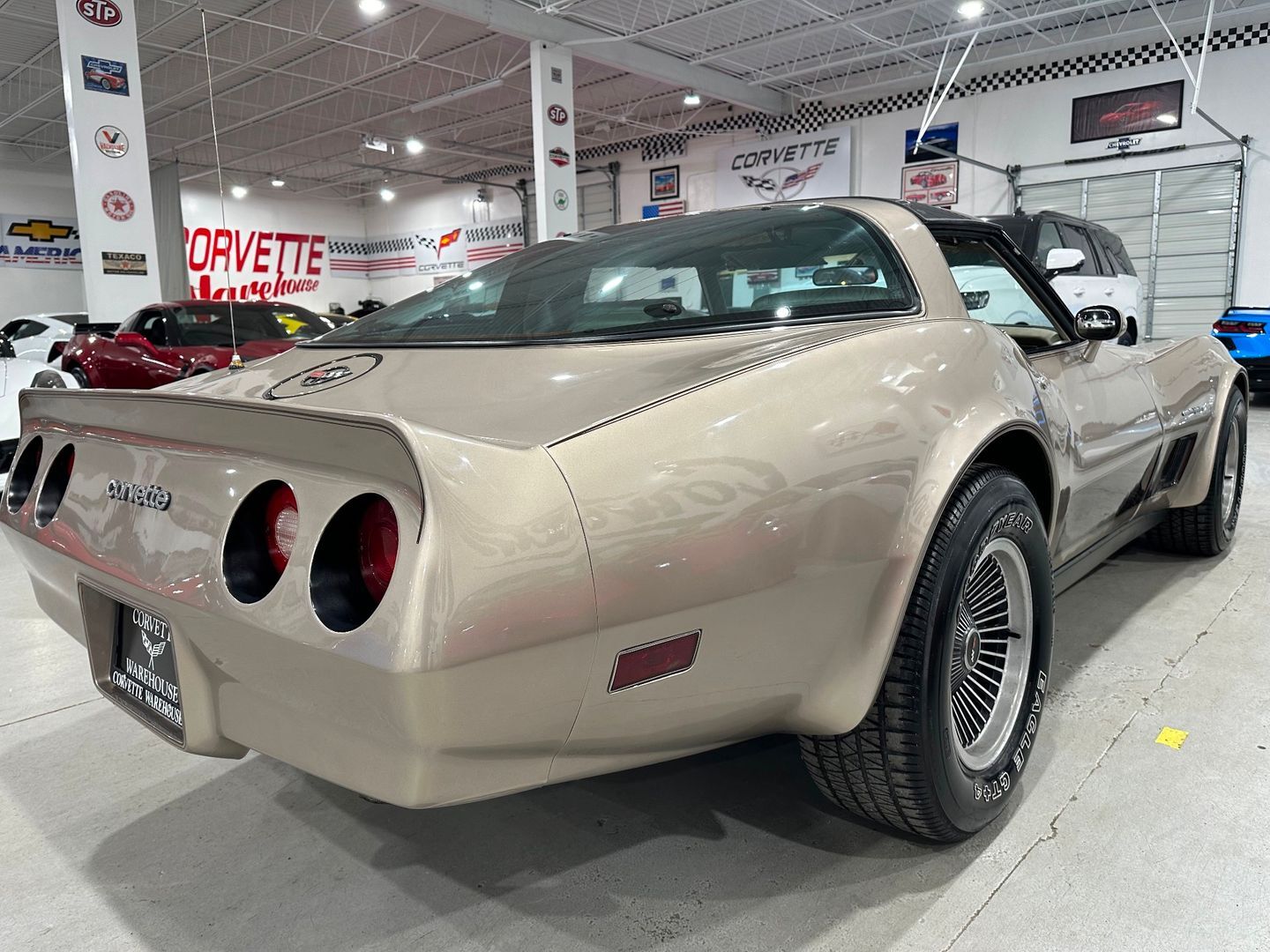 Chevrolet-Corvette-1982-Hatchback-5