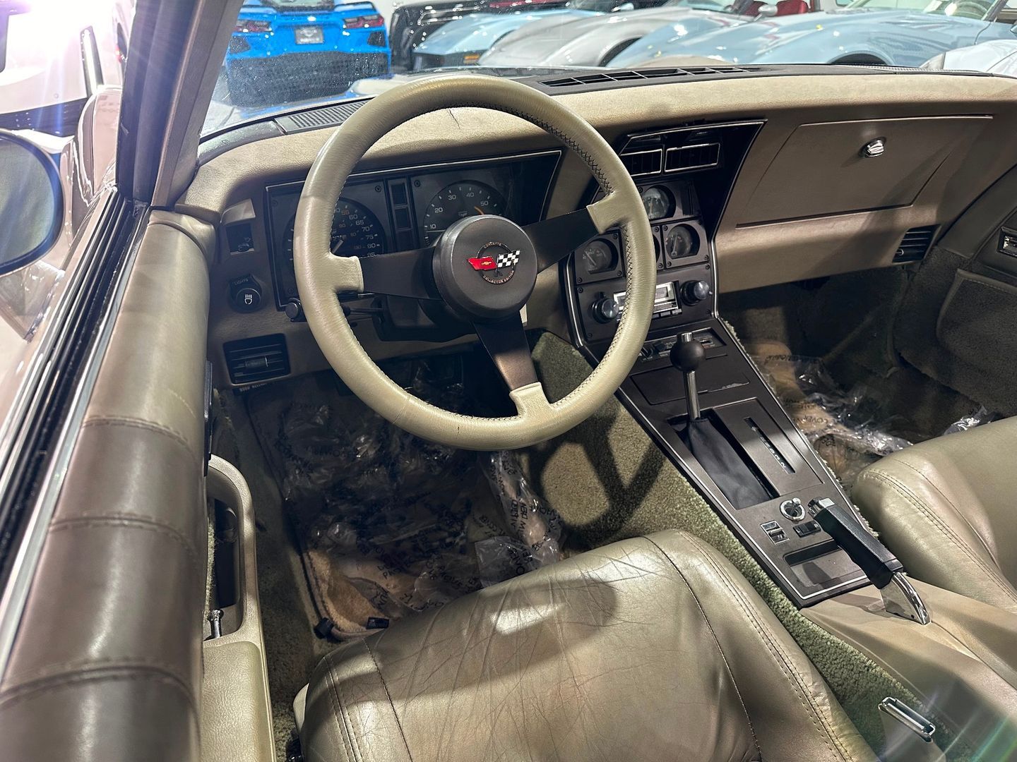 Chevrolet-Corvette-1982-Hatchback-8