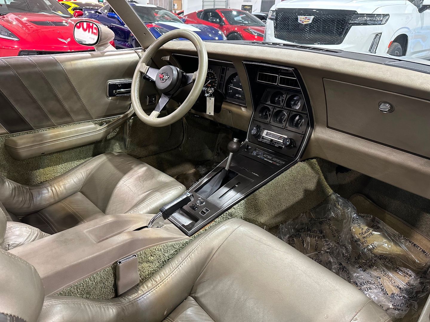 Chevrolet-Corvette-1982-Hatchback-9