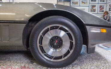 Chevrolet-Corvette-1984-21