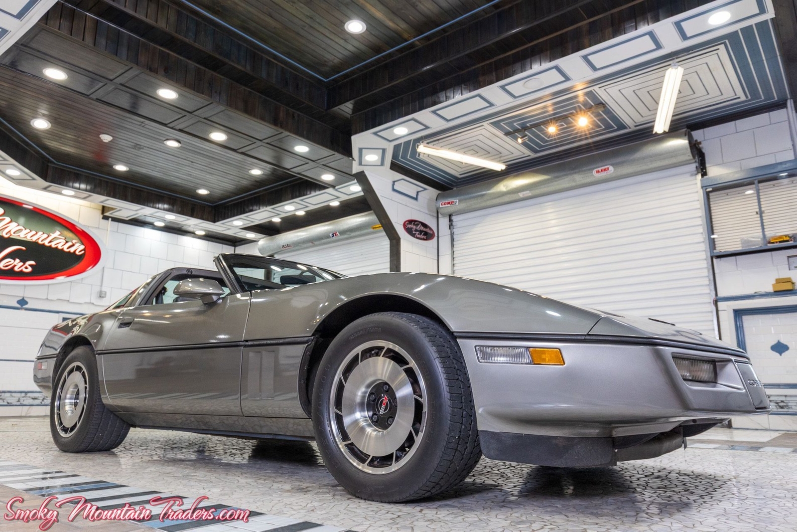 Chevrolet-Corvette-1984-23
