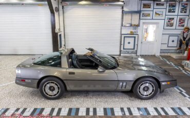 Chevrolet-Corvette-1984-24