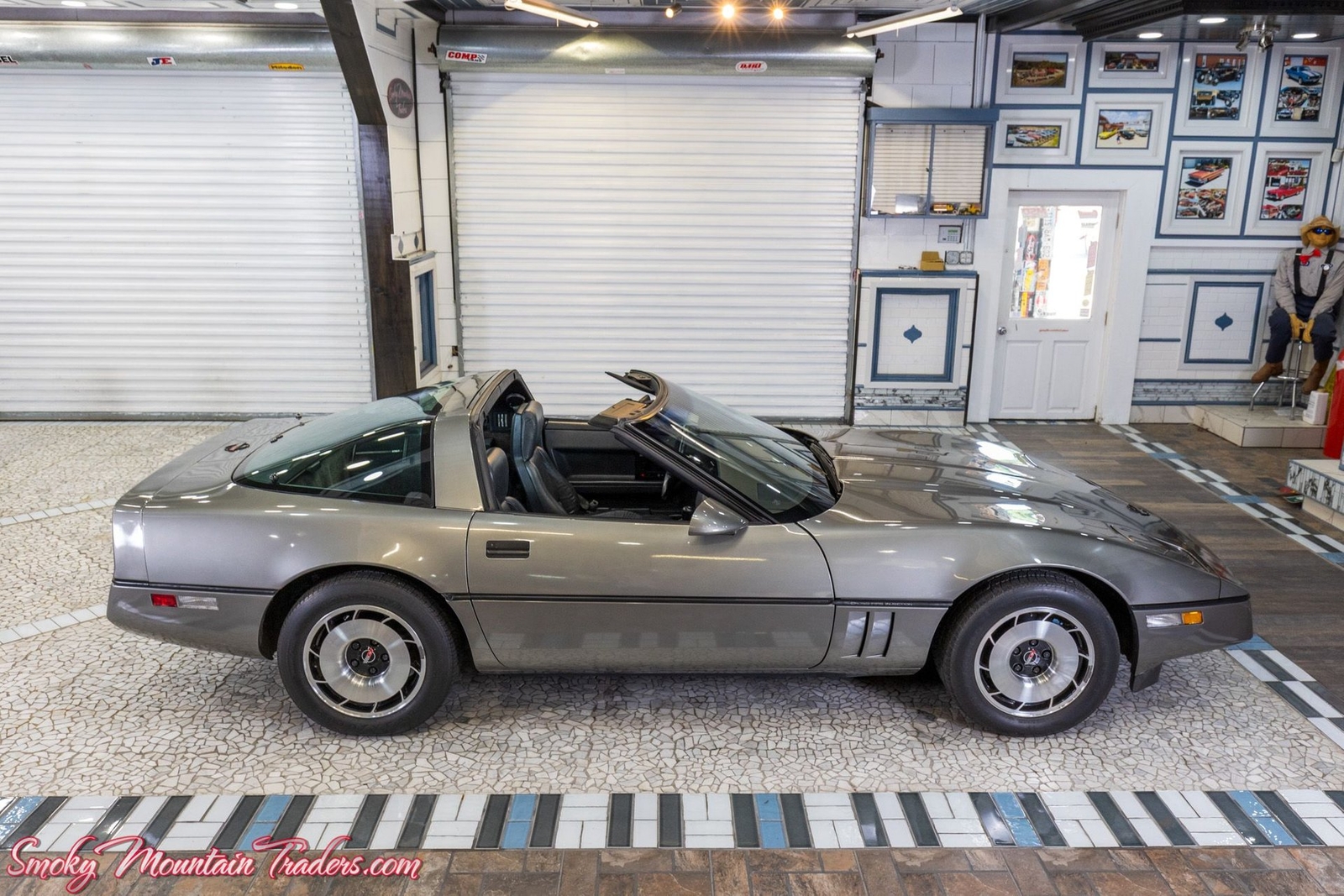Chevrolet-Corvette-1984-24
