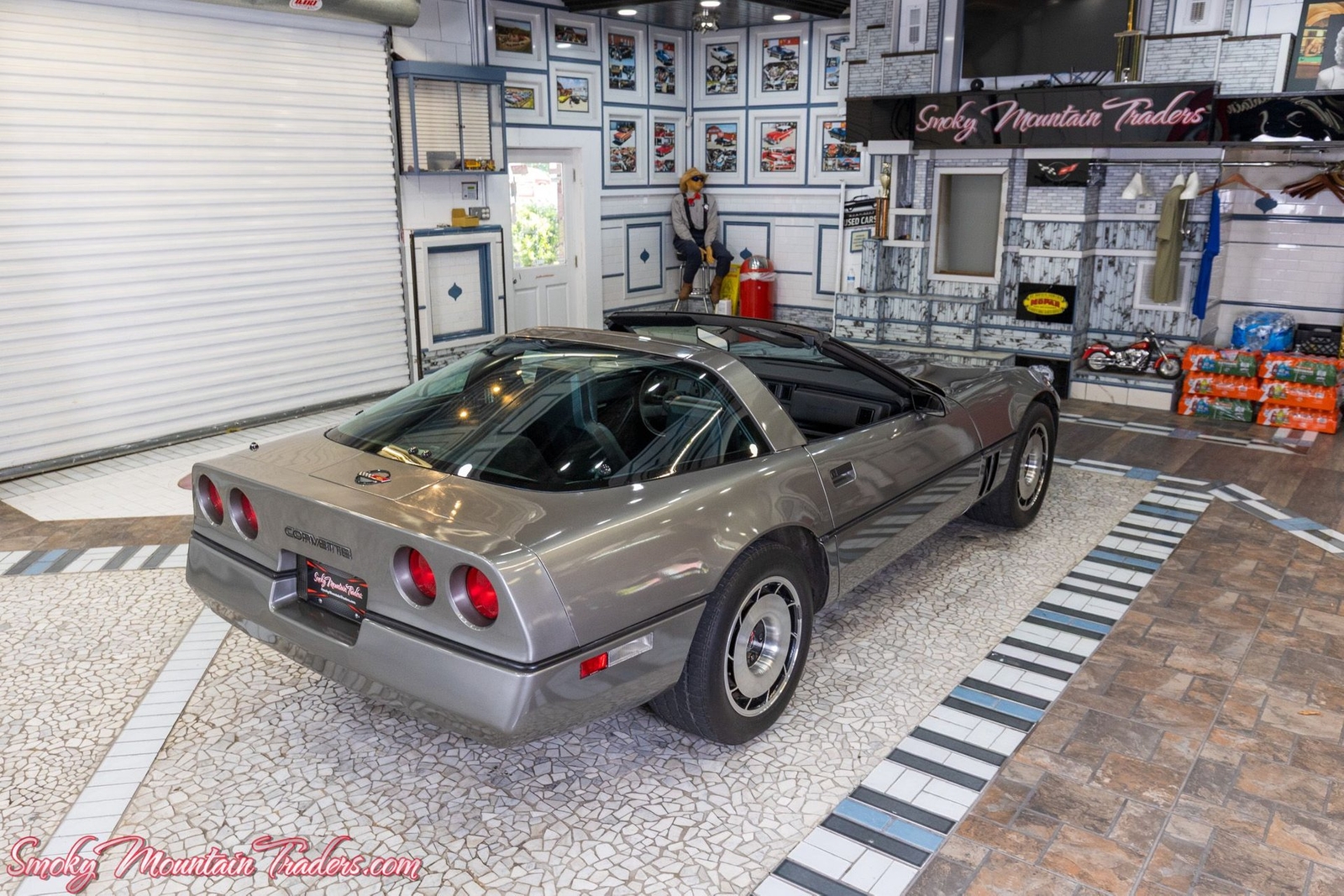 Chevrolet-Corvette-1984-25