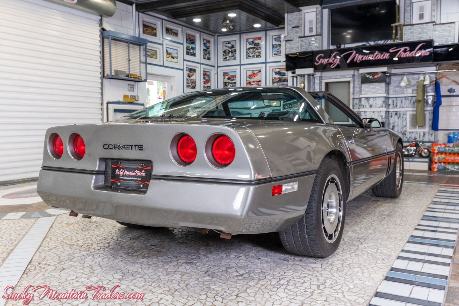 Chevrolet-Corvette-1984-26