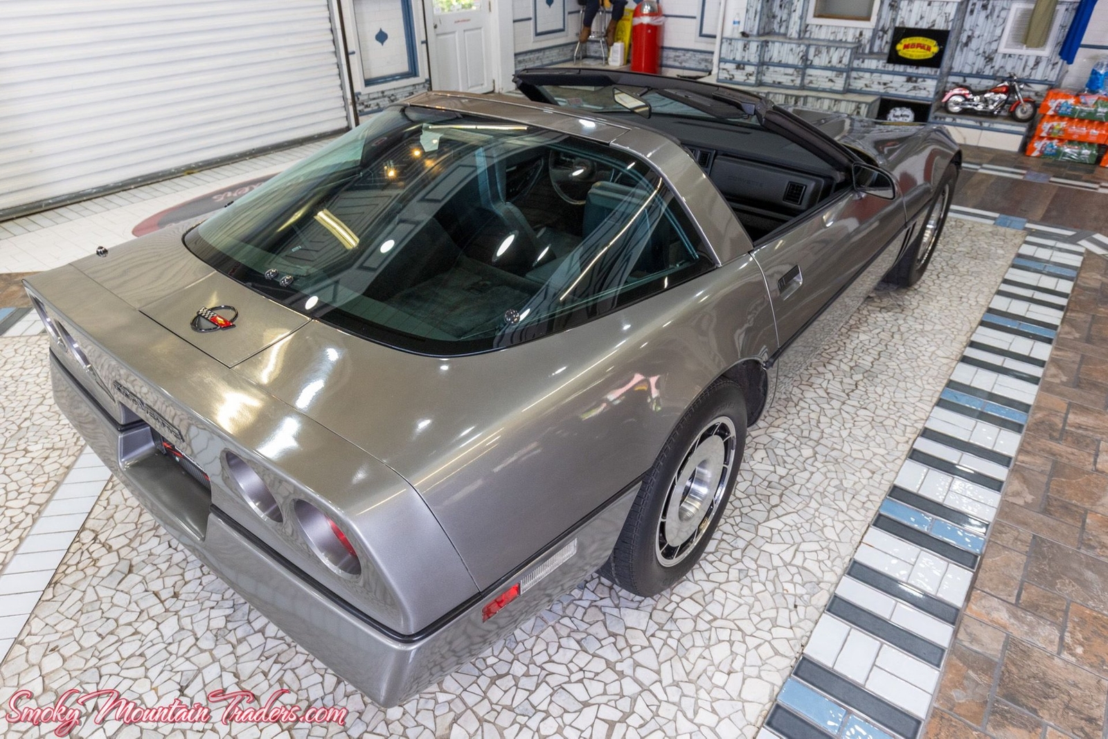 Chevrolet-Corvette-1984-27