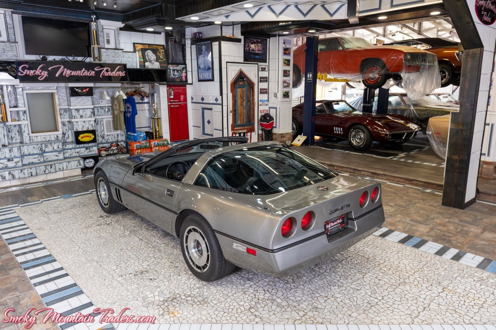 Chevrolet-Corvette-1984-36