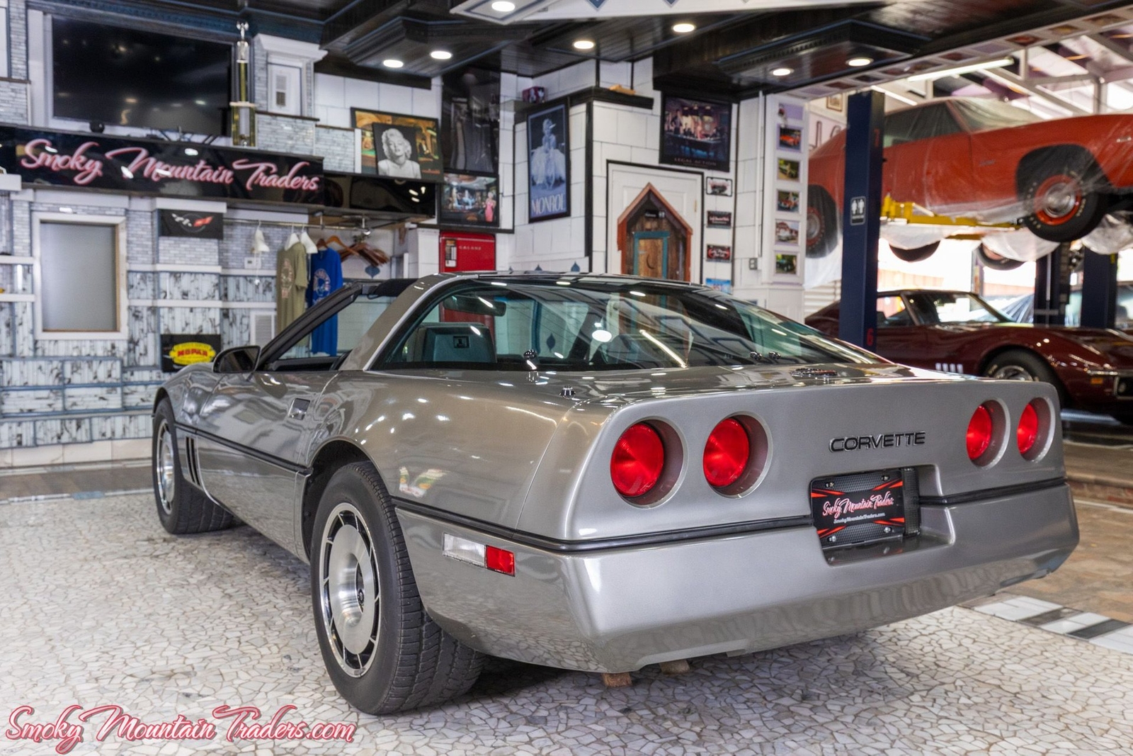 Chevrolet-Corvette-1984-37