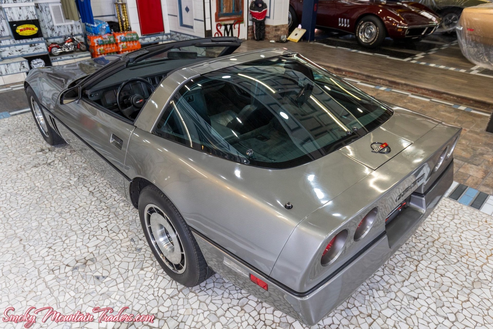 Chevrolet-Corvette-1984-38