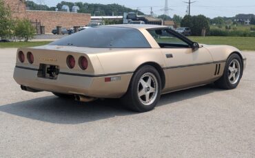 Chevrolet-Corvette-1984-Coupe-2
