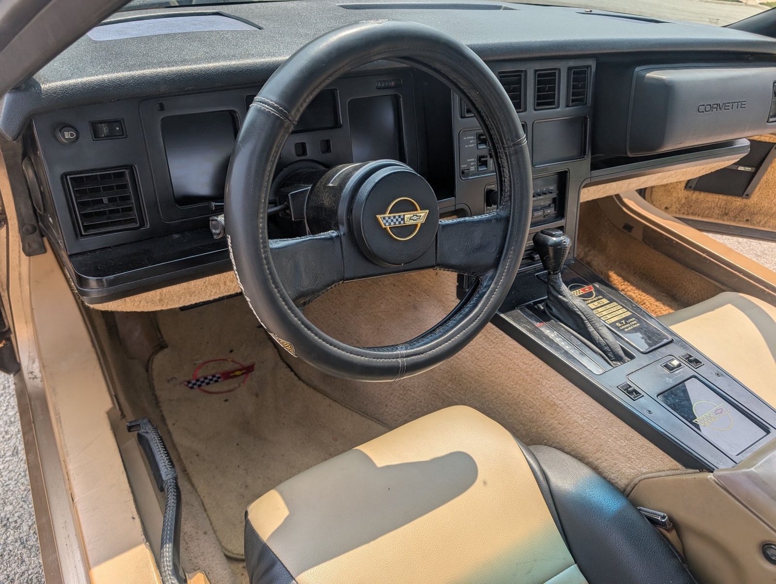 Chevrolet-Corvette-1984-Coupe-3