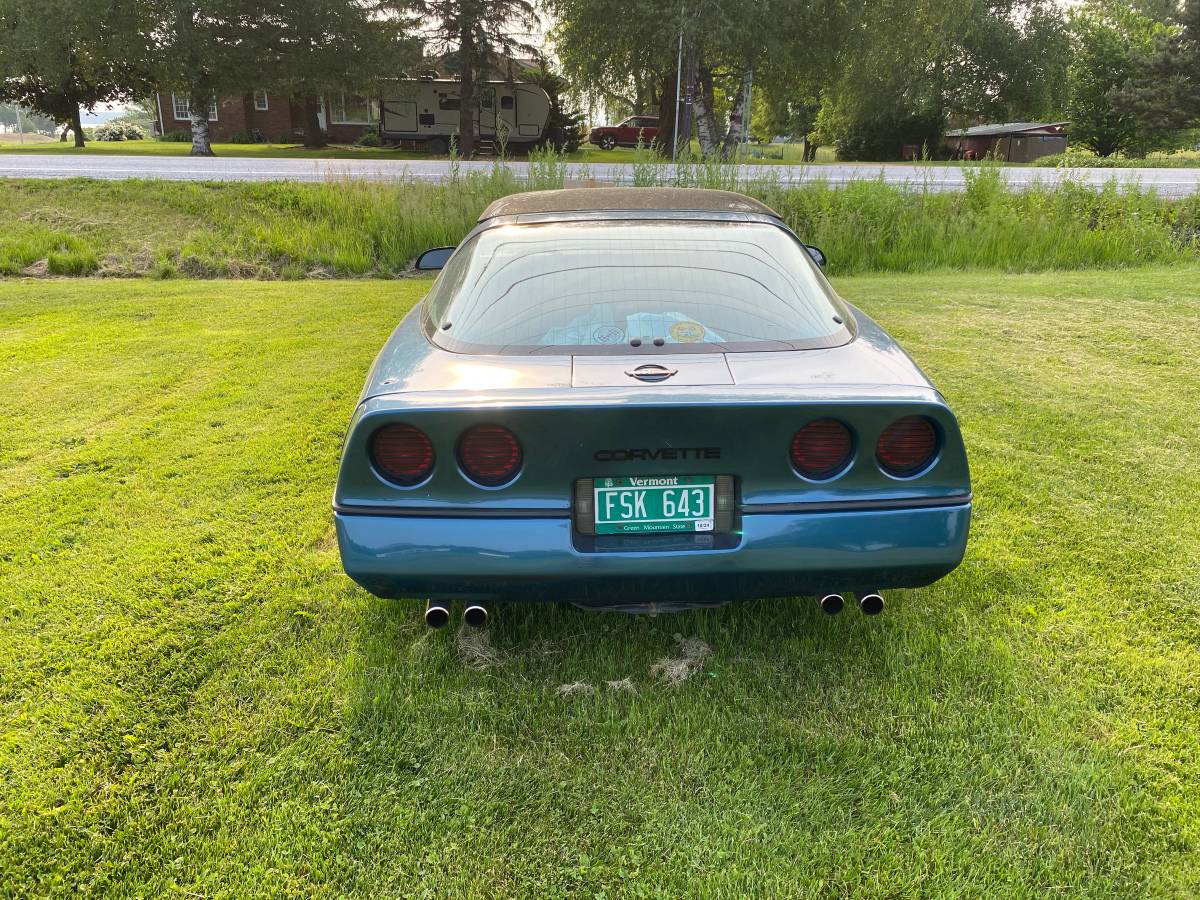 Chevrolet-Corvette-1984-blue-1
