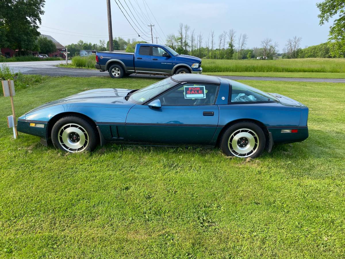 Chevrolet-Corvette-1984-blue-2