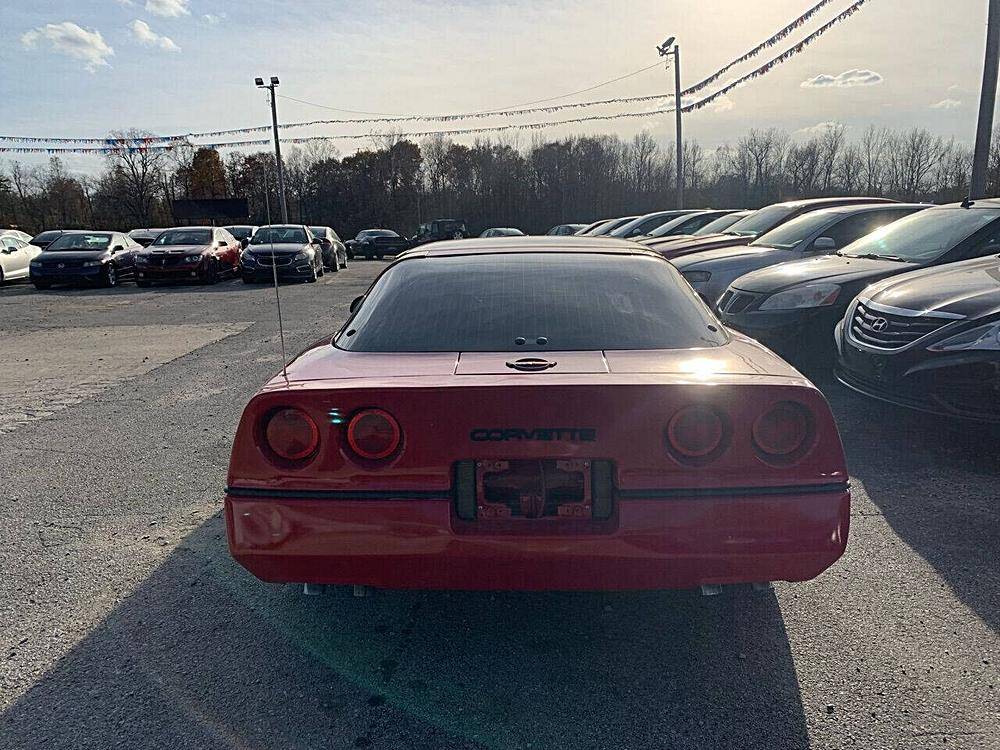 Chevrolet-Corvette-1984-red-4