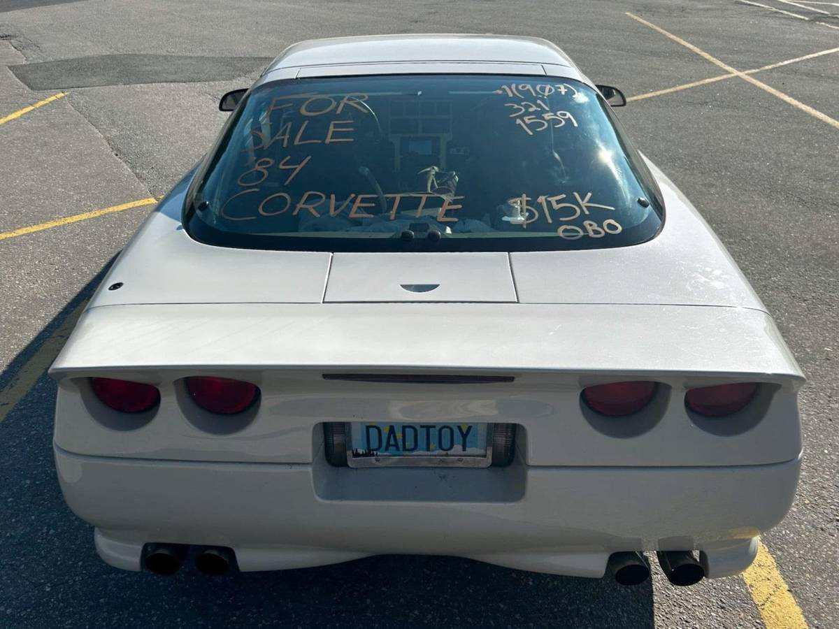 Chevrolet-Corvette-1984-white-3