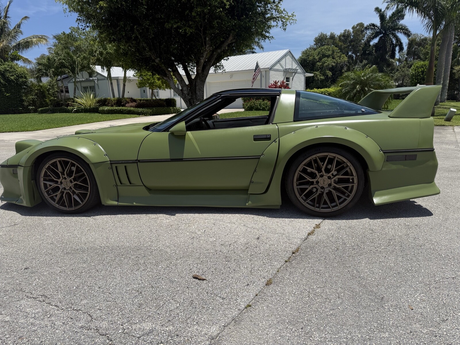 Chevrolet-Corvette-1985-4