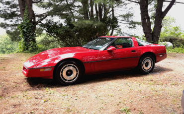 Chevrolet-Corvette-1985-Coupe-1