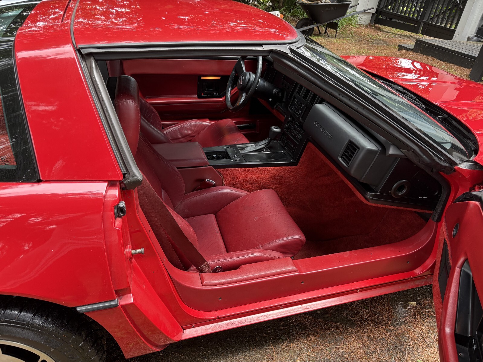 Chevrolet-Corvette-1985-Coupe-12