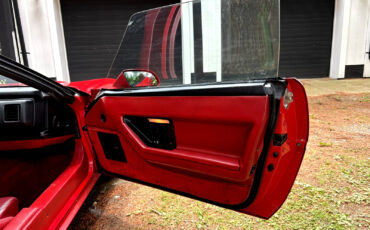 Chevrolet-Corvette-1985-Coupe-14