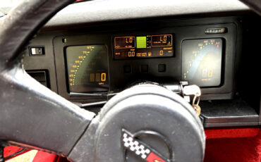 Chevrolet-Corvette-1985-Coupe-15