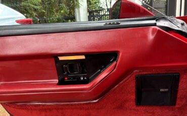 Chevrolet-Corvette-1985-Coupe-16