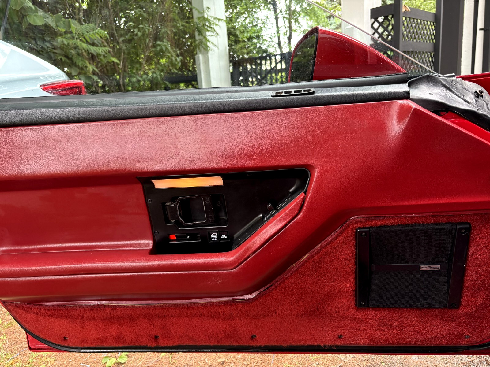 Chevrolet-Corvette-1985-Coupe-16