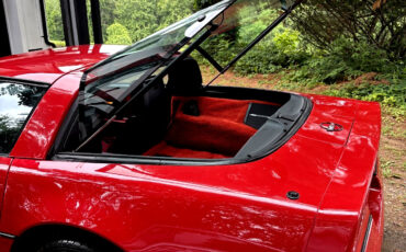 Chevrolet-Corvette-1985-Coupe-17