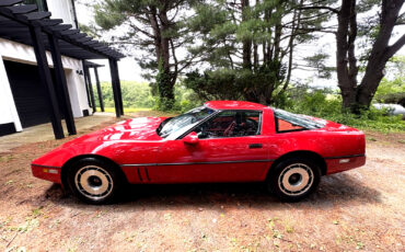 Chevrolet-Corvette-1985-Coupe-2