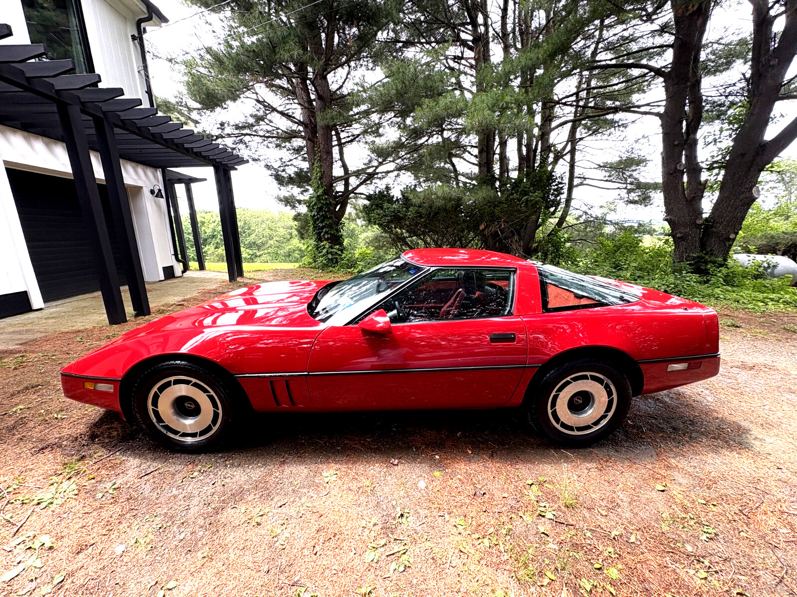 Chevrolet-Corvette-1985-Coupe-2
