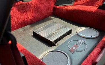 Chevrolet-Corvette-1985-Hatchback-3