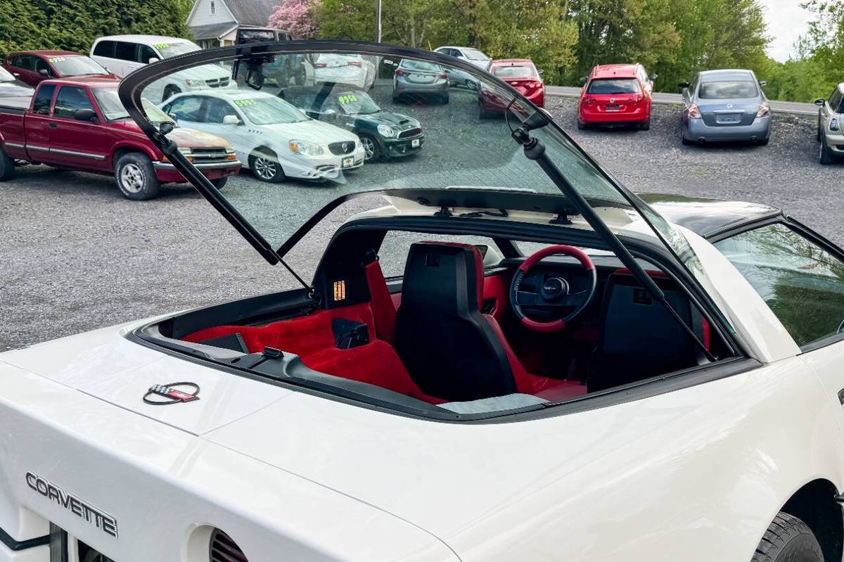 Chevrolet-Corvette-1986-11