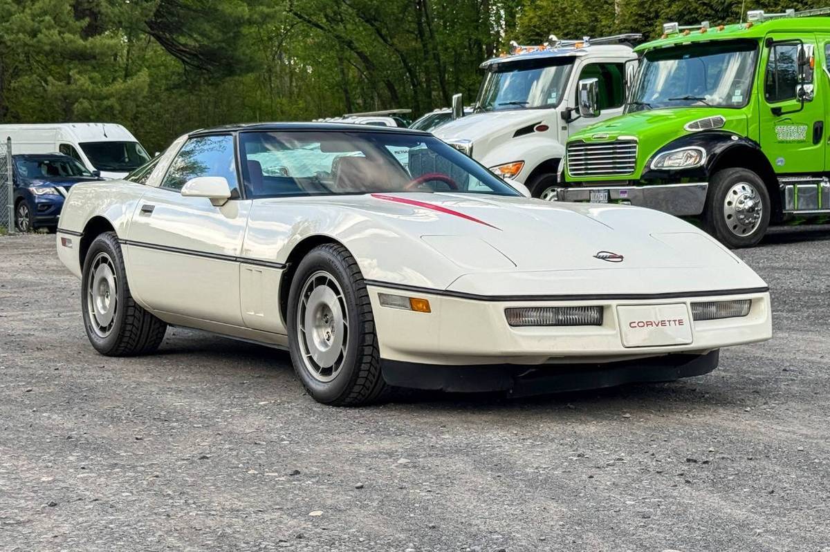 Chevrolet-Corvette-1986-18
