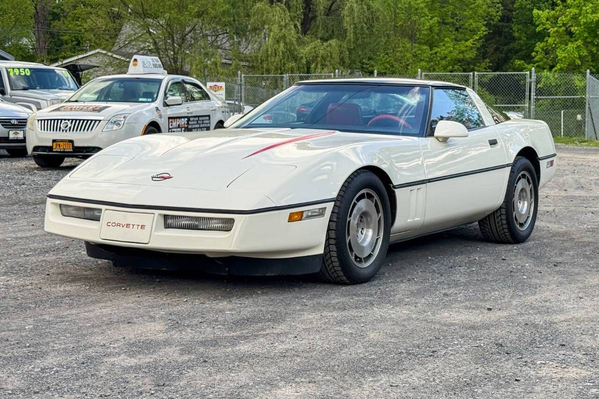 Chevrolet-Corvette-1986-2