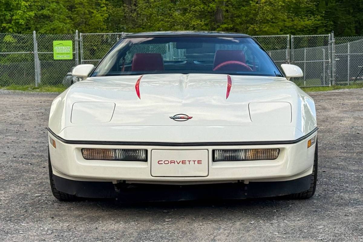 Chevrolet-Corvette-1986-3