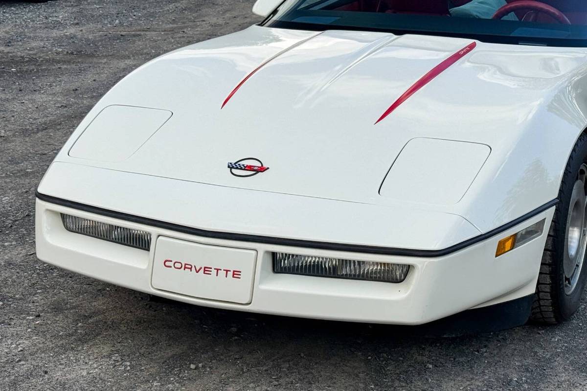 Chevrolet-Corvette-1986-4