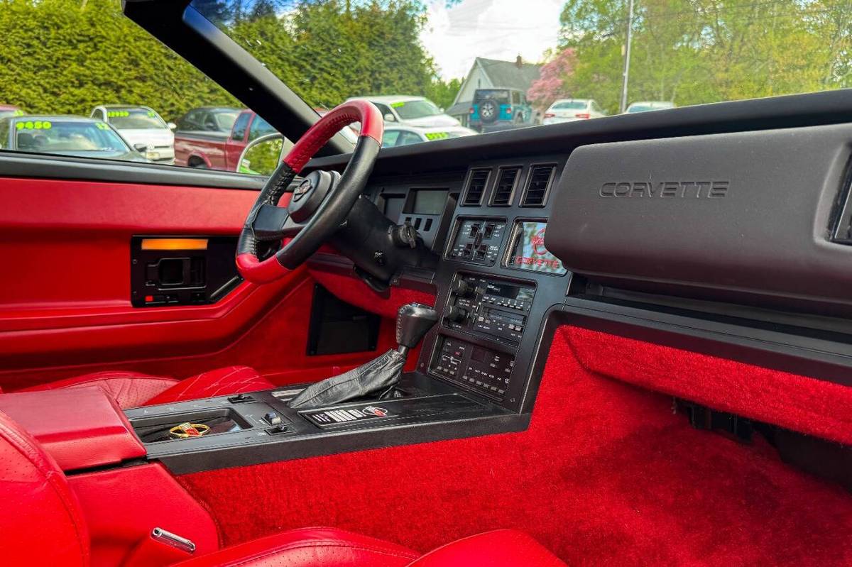 Chevrolet-Corvette-1986-7