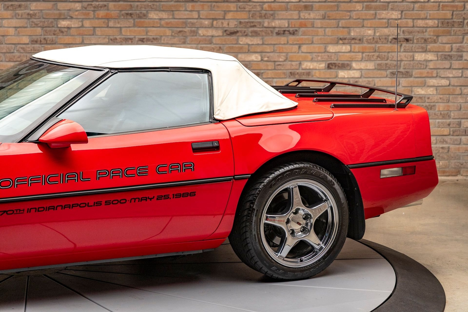 Chevrolet-Corvette-1986-Convertible-11