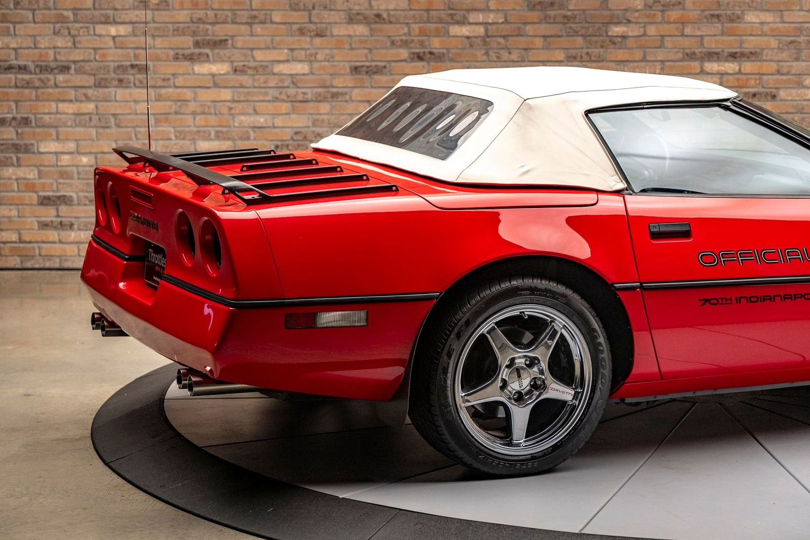 Chevrolet-Corvette-1986-Convertible-12