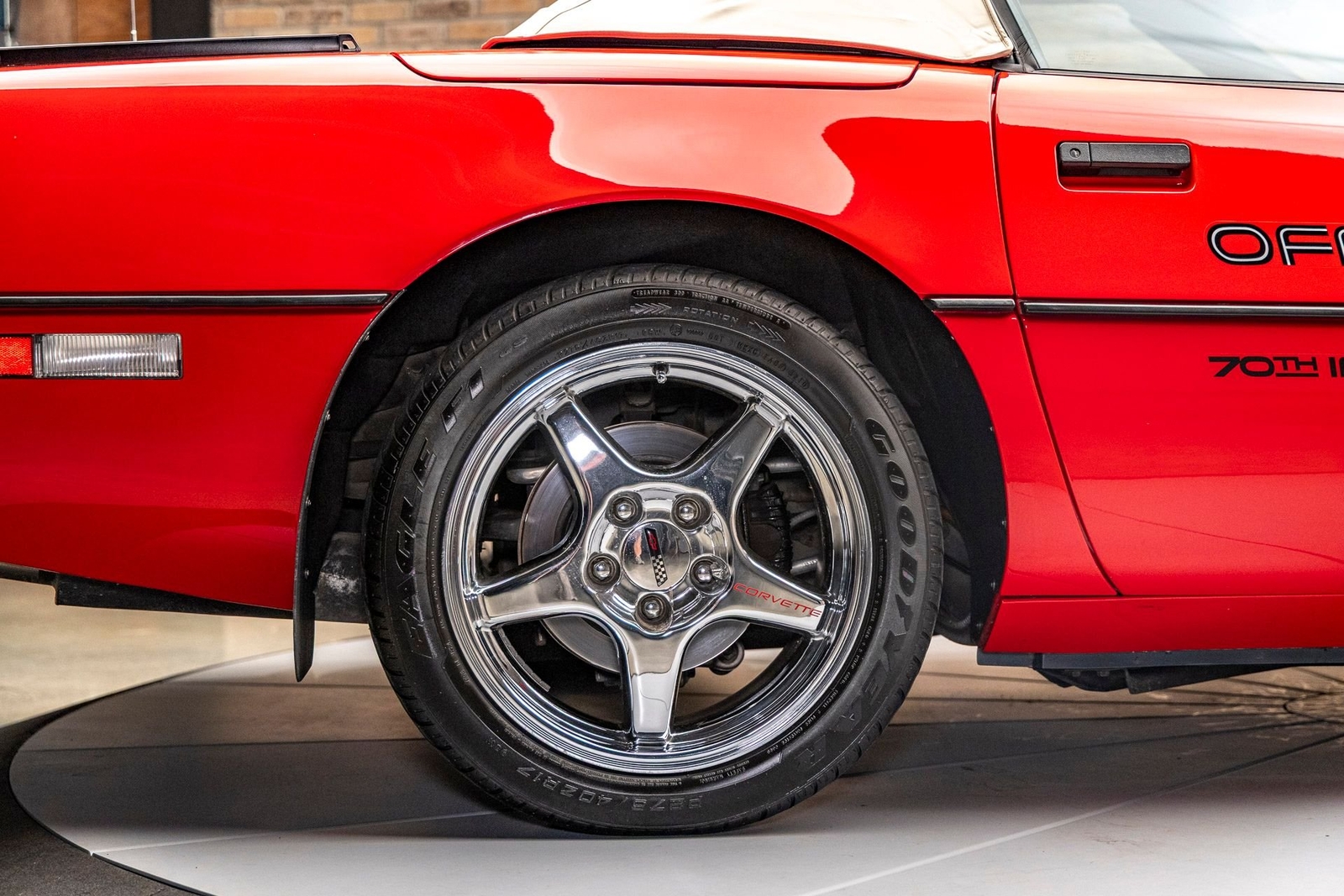 Chevrolet-Corvette-1986-Convertible-16